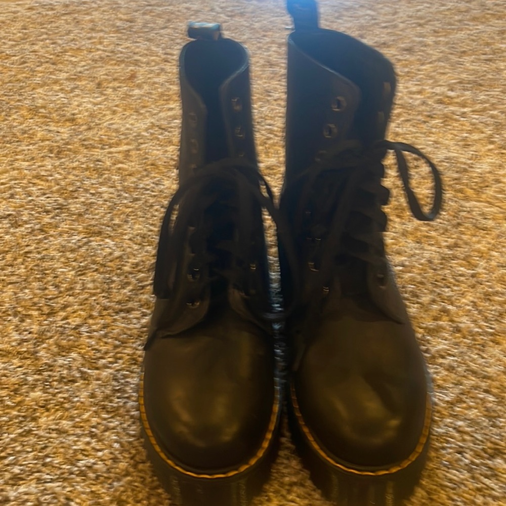 These are Dr Martins Jared these have only been worn once